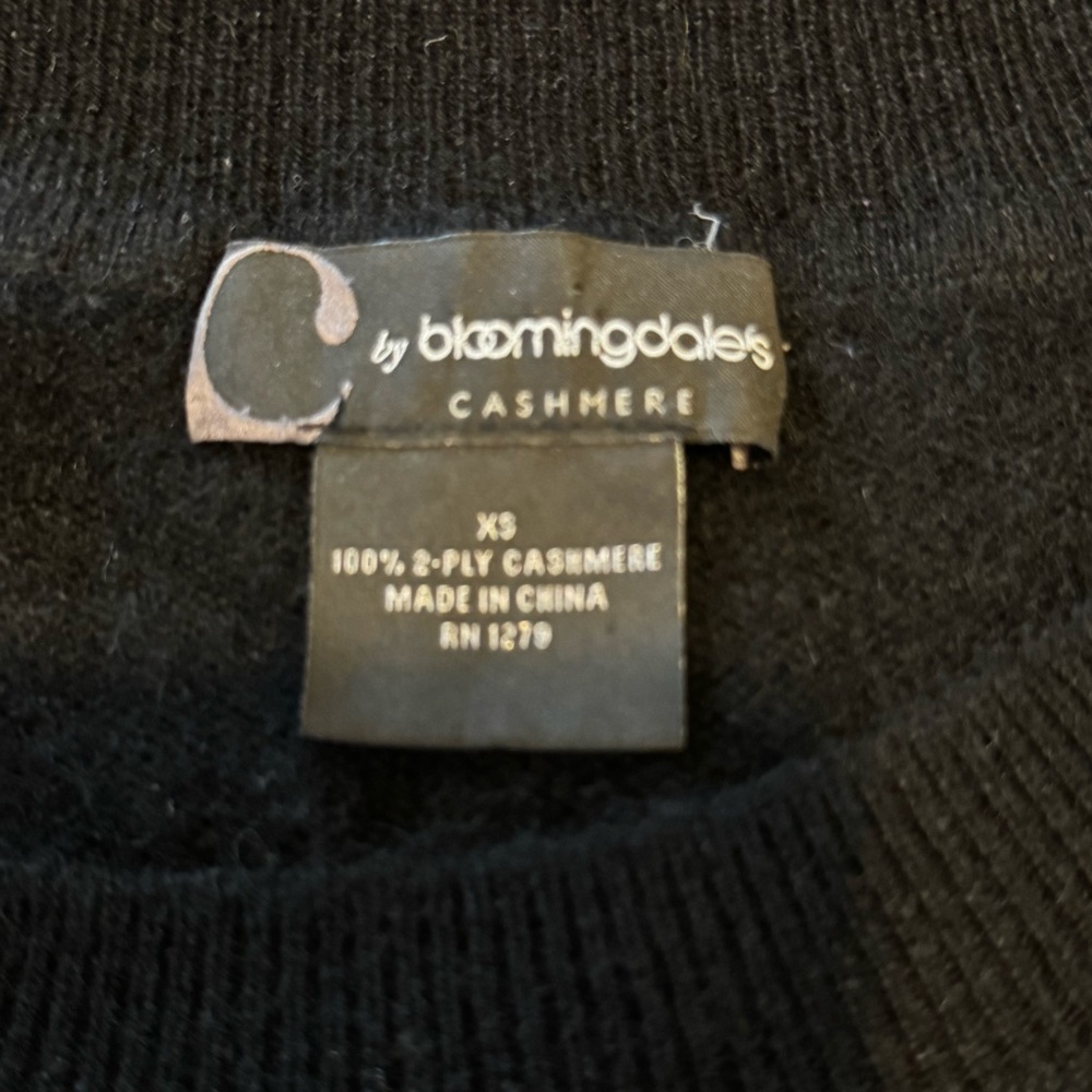 Bloomingdale’s Cashmere XS Black Crewneck 100% 2-Ply Sweater Classic - Picture 4 of 9